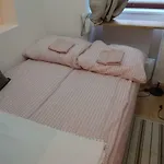 Low Budget Flat Rossau
