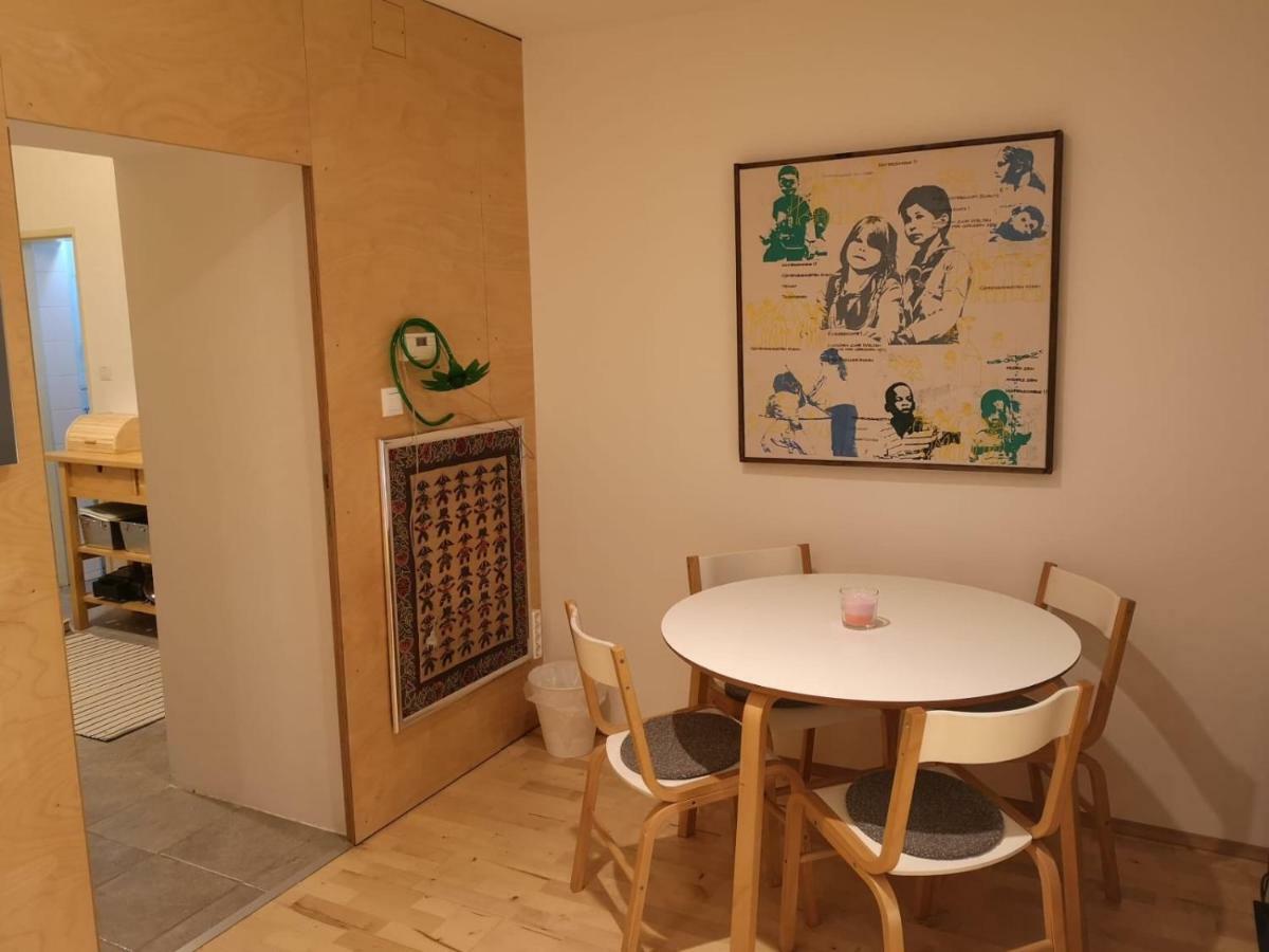 Low Budget Flat Rossau *