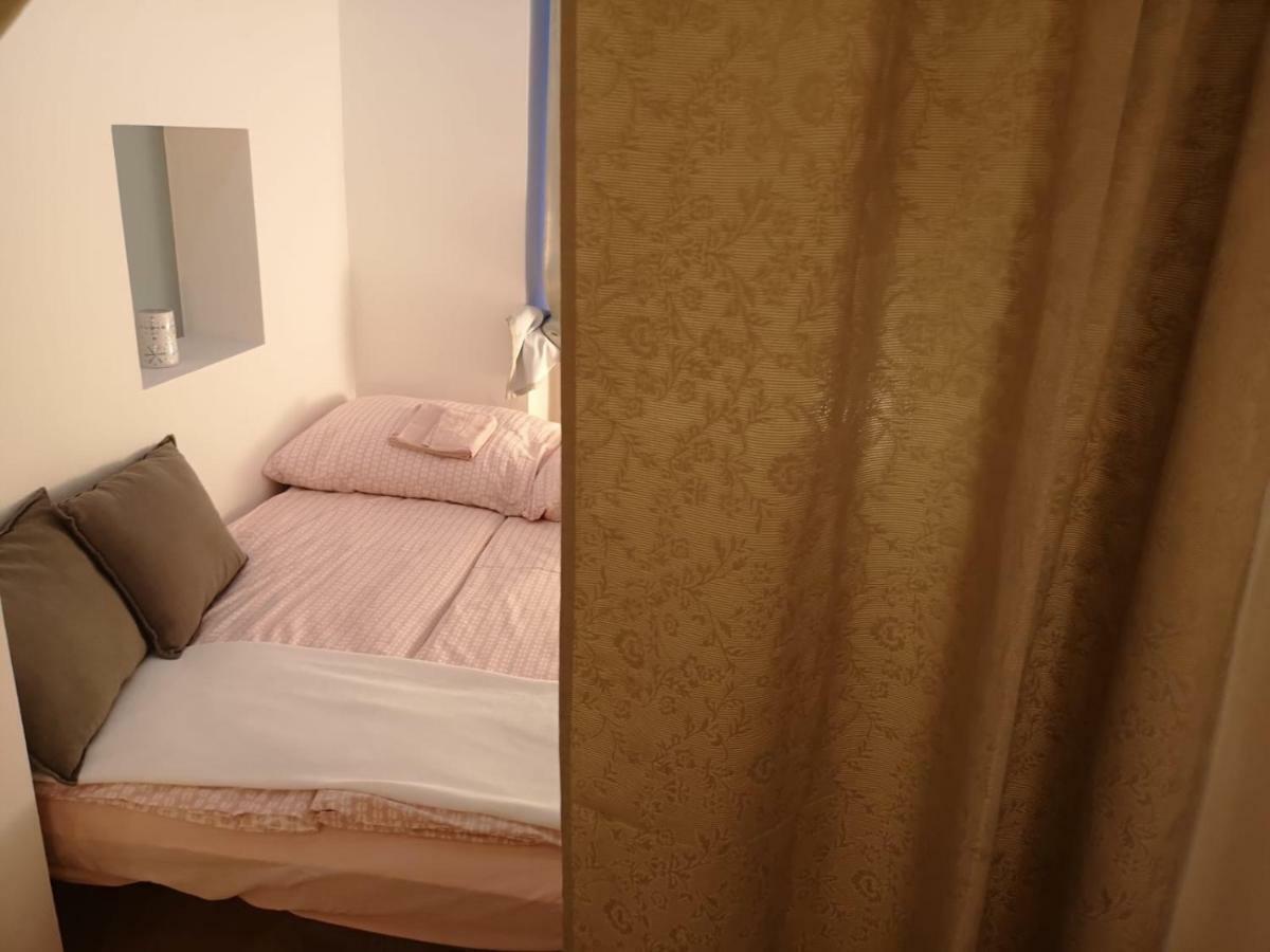 Low Budget Flat Rossau *