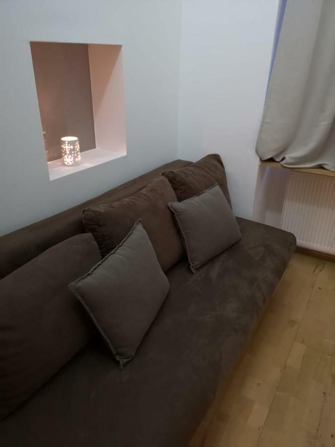Low Budget Flat Rossau *